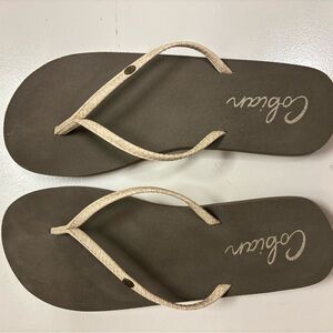 Women’s flip flops size 10